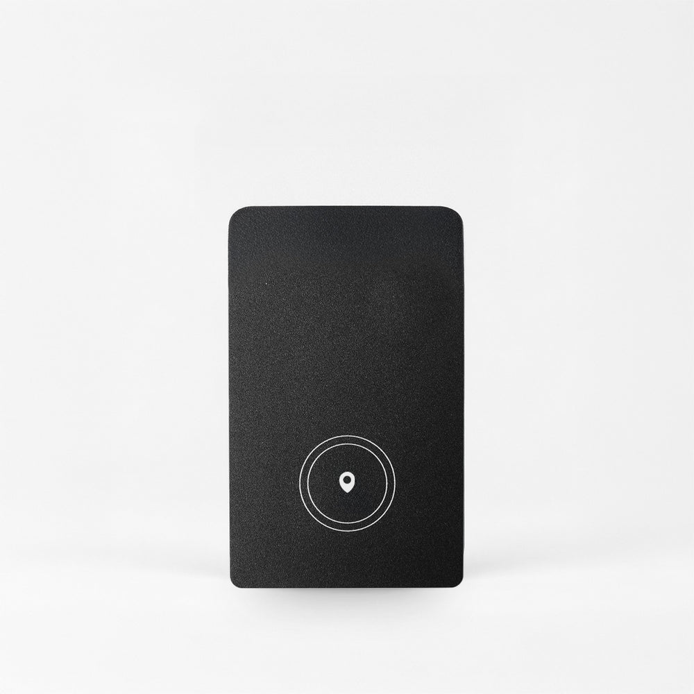Gêne tracker card in black, credit card sized Bluetooth tracker for a wallet